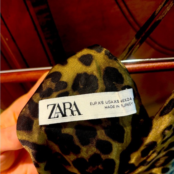 Zara Leopard print / cheetah print satin effect mini dress size xs never worn - Picture 4 of 5